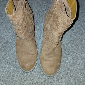 Report Tan Ankle Boots